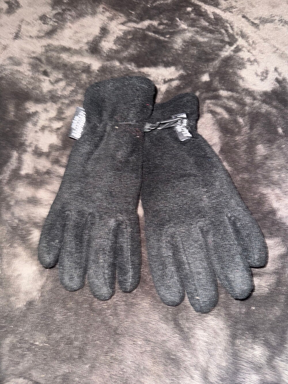 Black Thinsulate 40 Gram Fleece Gloves with Reinforced Palm Grip
